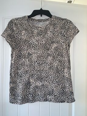 Athleta Women's Short Sleeve Cream and Black Cotton Leopard Print Top Small